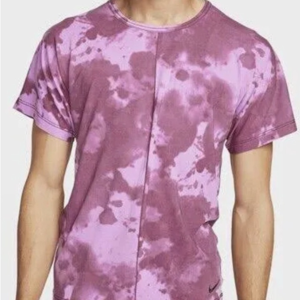 NIKE Men’s YOGA DRI-Fit Short-Sleeve All-Over Print Top